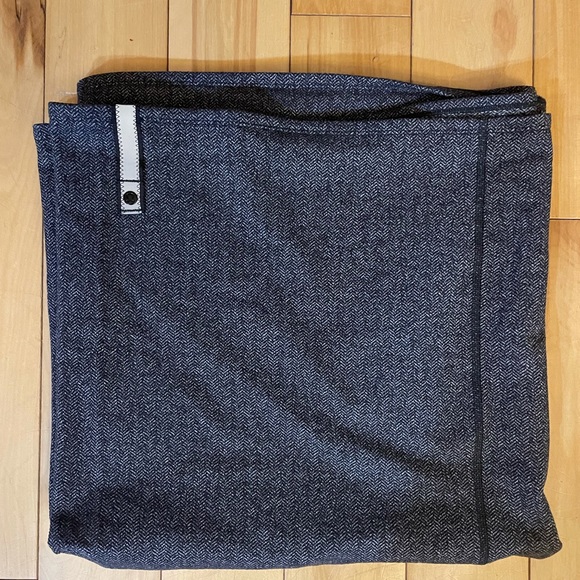 Lululemon Vinyasa Scarf - Picture 4 of 5
